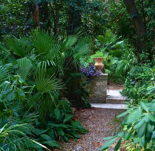 度假居 House & Garden By The
