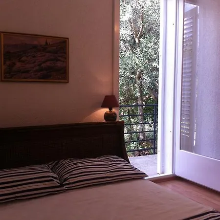 House & Garden By The Orebić