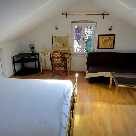 House & Garden By The Orebić