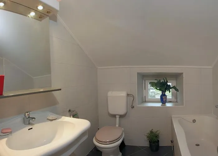 House & Garden By The Сasa de vacaciones Orebić