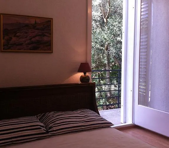 House & Garden By The Orebić